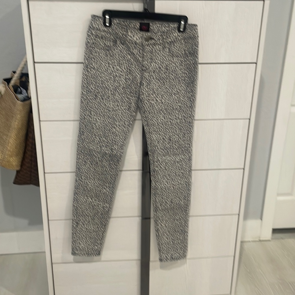 Stretch pant animal print 2 bebe. New without tag.